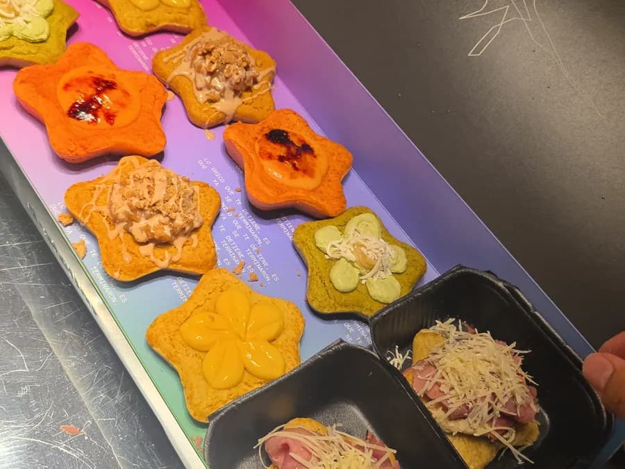 Tray with March's floral cookies